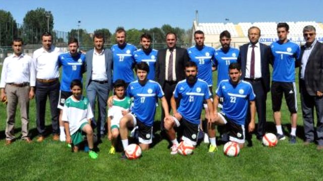 Sivas Belediyespor 9 Futbolcuyla Sözleşme İmzaladı